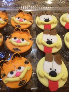 cupcakes decorated to look like cartoon characters