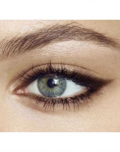 Brown Eyeliner Pencil, Classic Eyeliner, Permanente Make-up, Powdered Eyeliner, Maquillage On Fleek, Eyeliner Color, 얼굴 그리기, Brown Eyeliner, Smink Inspiration