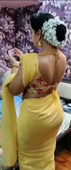 Guess The Movie, Beautiful Women Over 40, Curvy Girl Outfits, The Movie, Kale, Desi, Saree