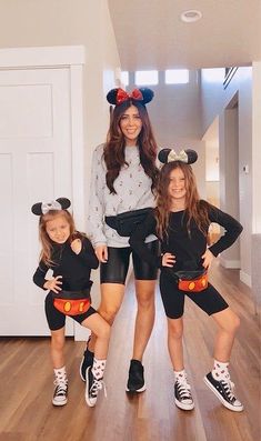 Mommy Me Disney Outfits, Disneyland Mommy And Me Outfits, Disney Biker Shorts Outfit, Disney Outfits Mom, Disney Florida Outfits, Disneyland Family Outfits, Girls Disney Outfits, Mommy And Me Disney Outfits, Disney Mom Outfit