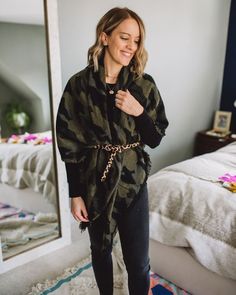 How to Wear A Blanket Scarf 7 Ways - Paisley + Sparrow Clothing Hacks, Casual Chic Style