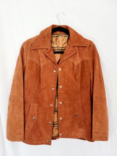 ▪️Vintage and NEVER been Worn ▪️ Suede is still stiff ▪️Beautiful camel suede leather ▪️Beautiful plaid interior ▪️No smells, just leather ▪️Snap buttons ▪️Beautiful collectors peice! Brown Suede, Suede Leather, Leather Jacket, Jackets & Coats, Jackets For Women, Plaid, Bathing Beauties, Purses And Bags, Clothes For Women