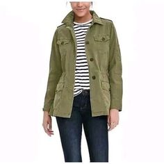 New $200 Banana Republic Women's Green Cotton Button-Up Military Jacket Size Xl Description New With Tags 3 Pockets In The Front Buttoned Closure Hidden Drawstrings, Adjustable From The Inside Measurements Shoulders: 20 Inches Chest: 23.10 Inches Length: 30.5 Inches Sleeve Length: 24 Inches Please Message Me If You Have Any Questions Womens Military Jacket, Khaki Jacket Outfit, Military Jacket Outfits, Utility Jacket Outfit, Green Jacket Outfit, Military Jacket Women, Womens Utility Jacket, Pijamas Women, Spring Wardrobe Essentials