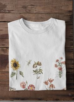 Hello friends, ❤ Show off your unique vintage style floral tee!Perfect for any vintage style lover and those with an eclectic, bohemian, hippie, or minimalist style!❤ Material and Fit:All of our t-shirts are 100% soft cotton (fabric may vary slightly depending on color) and are made is the U.S. They are very soft, light, and that much more comfortable, perfect to wear on any day, rain, sun or shine! The shirt is UNISEX - they are meant to have a looser fit, if you like it a bit tighter I'd recom Vintage Spring Shirt With Plant Print, Vintage Relaxed Fit Shirt With Plant Print, Vintage Cotton Shirt With Floral Print, Cottagecore Floral Print Top For Garden Party, Cottagecore Tops For Garden Party, Botanical Cotton Shirt With Plant Print, Spring Cottagecore Shirt With Plant Print, Cottagecore Short Sleeve Tops For Garden Party, Botanical Cotton Shirt With Floral Print