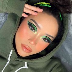 Mac Lipsticks, Alt Makeup, Make Up Inspiration, Organizer Makeup, Green Makeup, Eye Makeup Designs, Dope Makeup, Colorful Eye Makeup, Edgy Makeup