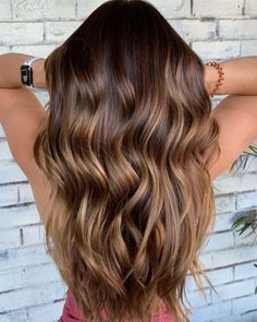 Cinnamon Balayage for Brown Hair Balayage Long Hair, Brown And Blonde, Rambut Brunette, Brown Hair Inspo, Brunette Hair With Highlights, Balayage Hair Dark, Caramel Highlights, Brown Hair Balayage, Brown Balayage