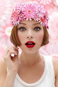 Woman With Flowers, Flowers In Her Hair, Photographie Portrait Inspiration, Floral Headpiece, Floral Fashion, Everything Pink, Red Lipstick, 인물 사진, Girly Girl