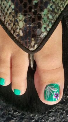 Bright Color Pedicure Ideas, Bright Colored Nails, Toe Nail Design, Flower Toe Nails, Toenail Art Designs, Toenail Designs Summer, Nautical Nails, Pedi Ideas, Peach Nails