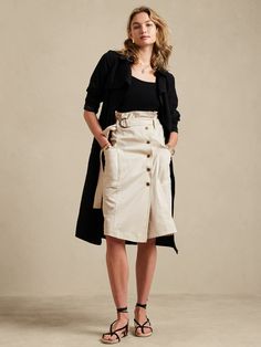 Heritage Button Skirt | Banana Republic Factory Khaki Skirt Outfits, Outfit For Petite Women, Outfits For Petite, Spring Business Casual, Modesty Outfits, Colorful Skirts, Khaki Skirt, Button Outfit, Button Skirt