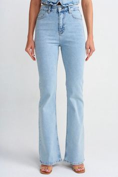 98% Cotton, 2% Elastan High Rise 12" Inseam 32" Comfortable fit and flare Model wears size S Summer Flare Jeans With Flared Hem, Fitted Flare Jeans With Flared Hem For Summer, Light Wash High Waist Fitted Flares, Casual Flare Jeans With Flared Hem, Casual Fitted Flare Jeans With Flared Hem, Light Wash Fitted High Waist Flares, Classic Fitted Bottoms With Flared Hem, High Rise Fitted Light Wash Flares, Fitted Flare Light Wash Bottoms