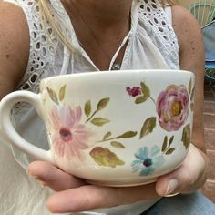 Ceramic Cafe, Diy Pottery Painting, Cerámica Ideas, Pottery Painting Designs, Pretty Mugs, Keramik Design, Tassen Design, Pottery Crafts, Diy Pottery