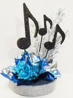 Musical notes table centerpiece - Designs by Ginny Elvis Centerpieces, Styrofoam Centerpieces, Music Centerpieces Ideas, Twonado Party, Music Table Decorations, Music Note Centerpieces, Music Party Centerpieces, Band Banquet Ideas, Broadway Wedding