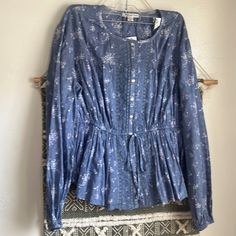 New American Eagle Blouse Size Small Originally $50 Blue Color With A See Through Fabric With Florals, Super Cute Great For The Season! Blue Tops For Spring Daywear, Blue Floral Print Tops For Daywear, American Eagle T Shirts, Babydoll Shirt, American Eagle Shirt, Eagle Shirts, Tops Blouse, Oversized Knitted Sweaters, Oversize Knit