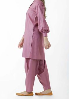 Women Trousers Design, Minimal Dress, Modest Casual Outfits, Womens Pants Design, Simple Kurta Designs, Pakistani Fashion Casual, Trendy Shirt Designs, Womens Trendy Dresses, Stylish Short Dresses