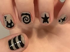 Halloween Nails Short Nails, Emo Y2k Nails Short, Short Goth Nails Grunge, Corpse Nails Design, Short Emo Nail Designs, Emo Nail Art Short, Short Nail Designs Grunge, Short Clown Nails, Alt Nails Short