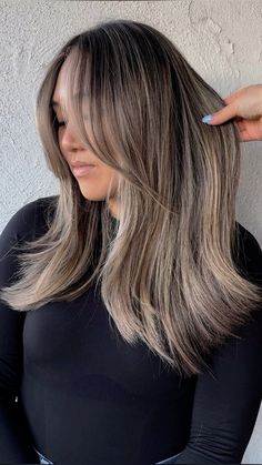 Ash Blonde Hair On Tan Skin, Platinum Blonde Balayage Asian, Dark Hair With Babylights, Asian Blonde Highlights, Asian Blonde Balayage, Asian Hair Highlights, Balayage Asian Hair, Blonde Asian Hair, Filipino Hair