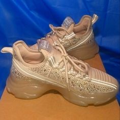 Almost Brand New! Worn Once Will Clean Up Bottoms Of Shoes Best I Can Offer's Welcomed Chic Beige Sneakers With Round Toe, Shoes Steve Madden, Steve Madden Shoes, Clean Up, Steve Madden, I Can, Women Shoes, Brand New, Cream