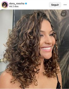 Curly Dark Brown Hair With Highlights, Golden Globes Hair, Dyed Curly Hair, Highlights Curly Hair, Hair Highlights And Lowlights, Brunette Hair With Highlights, Haircuts For Curly Hair, Curly Girl Hairstyles