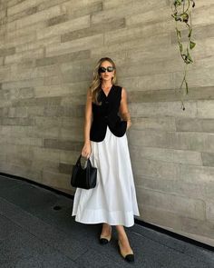 Old Money Winter, Elegant Outfit Classy, Looks Street Style, Stylish Work Outfits, Modest Fashion Outfits, Mode Inspo, Casual Style Outfits, Looks Style, Trending Dresses