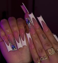 French Tip Bling Nails, Rhinestone French Tip Nails, Rhinestone French Tip, French Tip Nails Trendy, Long French Tip, Italy Nails, Super Cute Nails, French Tip Nail Designs