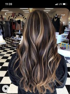 Winter Hair Color Trends, Creative Hair Color, G Hair, Brunette Hair With Highlights, Creative Hair, Brown Hair With Blonde Highlights, Brown Hair Balayage, Winter Hair Color, Brown Blonde Hair