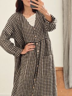 "* 100% soft linen  * V-neck * Long sleeve  * Pockets  * Handmade in Slovakia   * The model is 5'12\"/ 184 cm tall: - wearing size M/L, color beige/black checks    Measurements in inches/cm: Size XS/S - cloth (laid on the floor): Bust: 19,5\"/ 50 cm Waist: 19,5\"/ 50 cm Length (from the neckline to the hem measured from the back): 45\"/ 115 cm --- Size S/M - cloth (laid on the floor): Bust: 21\"/ 54 cm Waist: 21\"/ 54 cm Length (from the neckline to the hem measured from the back): 47\"/ 120 cm --- Size M/L - cloth (laid on the floor): Bust: 23\"/ 58 cm Waist: 23\"/ 58 cm Length (from the neckline to the hem measured from the back): 49\"/ 125 cm" Casual Oversized Linen Fall Dress, Casual Oversized Linen Dress For Fall, Fall Linen V-neck Dress, Oversized Long Sleeve Linen Dress With Pockets, Oversized Long Sleeve Linen Dress For Fall, Oversized Linen V-neck Dress, Fall Linen Dress With Buttons, Casual V-neck Linen Dress For Fall, Fall Lagenlook Linen Dress With Relaxed Fit