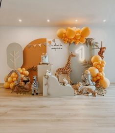 Baloon Decorations For Birthday, Safari Baby Birthday, Baby Shower Jungle Theme, Baby Birthday Party Decorations, Monkey Birthday Parties, Birthday Theme Decoration, Baby Birthday Decorations, Balloon Garland Diy