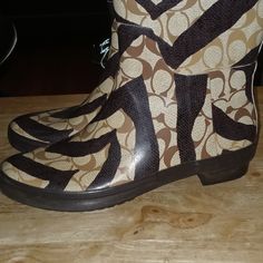 Coach Signature Print Rain Boots Size 7 In Great Condition Brown Round Toe Rain Boots For Fall, Brown Rain Boots With Round Toe For Fall, Coach Ankle-high Casual Boots, Coach Casual Ankle-high Boots, Casual Coach Ankle-high Boots, Casual Coach Ankle Boots, Casual Ankle-high Coach Boots, Casual Brown Coach Boots, Coach Shoes Women