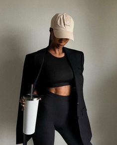 Leggings Crop Top Outfit, Sporty Chic Outfits, Crop Top Outfit, Style Athleisure, Plant Styling, Outfit Blazer, Active Outfits, Athleisure Fashion, Sport Chic