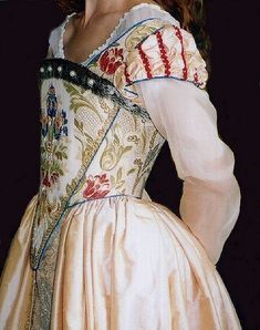 Elizabethan period costume Elizabethan Dress, Tudor Fashion, Tudor Costumes, Fest Outfits, Medieval Dress