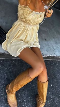 Traje Cowgirl, Look Legging, Fest Outfits, Downtown Outfits, Skandinavian Fashion, Looks Party, Cowgirl Outfits, Mode Inspo, Country Outfits