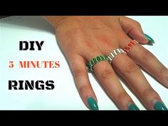 a woman's hand with green fingernails and rings on it, next to the words diy 5 minutes rings