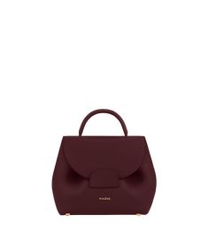 A reinterpretation of Polène’s flagship model, the “Numéro Un Nano” is instantly recognizable thanks to the blended curves and folds that give this model its signature shape. Burgundy Bag, Stylish Celebrities, Lifestyle Women, Baked Oatmeal, Fashion World, Day Bag, The Red Carpet, Leather Items, High Quality Leather