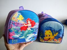 Antes De Fechar Seu Pedido Consulte Se O Prazo De Produção E Envio Atende A Sua Data!  Mochila Personalizada No Tema Da Sua Festa.  Medida 20 X 18  Confeccionado Em Tecido E Duratran Ariel