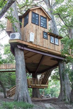 a tree house built into the side of a large tree