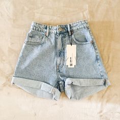 Zara High Rise Mom Shorts Denim Shorts Size 2 | Cute Rolled Up Shorts Perfect To Wear With Your Favorite Top Or Swimsuit This Summer To The Pool Or The Beach | The Denim Color Screams Summer!! | 100% Cotton Flat Measurements: Waist 12” Hip 19.5” Thigh 11” Back Rise 14” Inseam 3” Length 15” Summer Denim Jean Shorts With Pockets, High Waist Jeans With Pockets For Day Out, Chic Straight Leg Summer Shorts, High-waist Jeans For Day Out, High Rise Denim Bottoms For Summer, Summer Jeans In Denim Blue With Pockets, Summer Denim Blue Jeans With Pockets, Summer Light Wash Jeans For Day Out, High Waist Light Wash Jean Shorts For Spring