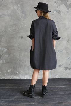 Lagenlook Workwear Dresses For Fall, Oversized Knee-length Shirt Dress For Fall, Relaxed Fit Dress With Rolled Sleeves For Fall, Oversized Tunic Dress For Work, Oversized Gray Fall Dress, Oversized Knee-length Shirt Dress With Pockets, Chic Oversized Tunic For Work, Loose Fit Shirt Dress For Fall Daywear, Oversized Fall Shirt Dress For Daywear