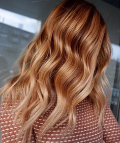 Golden Copper Hair Color, Golden Copper Hair, Embrace Messy Hair, Copper Blonde Hair, Honey Blonde Hair Color, Fall Blonde Hair, Ghd Hair, Balayage Blond