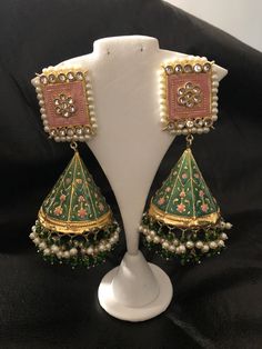 Beautiful new arrival long jhumka meena kari earrings hand crafted and 22 k gold plating in two meena colors tea pink and green. Made to order and shipping time 4 to 6 weeks. Jewelry Kundan, Jewelry Pakistani, Kundan Jewelry, Pakistani Jewelry, Kundan Earrings, Indian Earrings, Jewelry Indian, Kundan Jewellery, Bridal Jewelry Sets