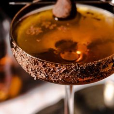 Addictive Chocolate Manhattan: Your Weekend Sip Is Here! - Cocktail Contessa Hotel Chocolate, After Dinner Cocktails, Bourbon Recipes, Chocolate Cocktails, Chocolate Pairings, Chocolate Bourbon, After Dinner Drinks, Cocktail Bitters, Seasonal Cocktail