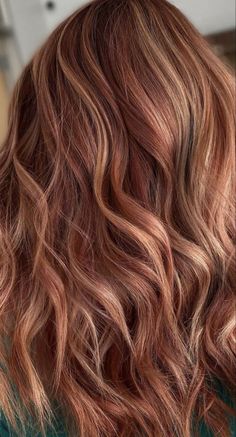 Autumn Hair Colors For Brunettes, Highlight Styles, Blonde And Caramel, Autumn Hair Colors, Caramel Highlight, Red Hair With Blonde Highlights, Hair Colors For Brunettes, Colors For Brunettes