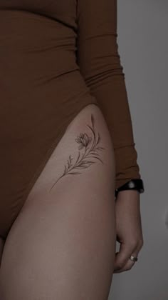 Pelvic Tattoos, Female Tattoo Ideas, Flower Hip Tattoos, Upper Leg Tattoos, Side Hip Tattoos, Upper Thigh Tattoos, Tattoo Design Tattoo, Hip Thigh Tattoos, Men Tattoo