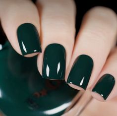 Hunter Green Sparkle Nails, Dark Hunter Green Nails, Hunter Green Dip Nails, Dark Green Nail Color, Dark Forest Green Nails, Bottle Green Nails, Pine Green Nails, Green Color Nails, Evergreen Nails