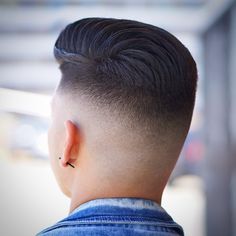 Hoy dando una demostración de corte fade para los chicos de barbería del @ibcinstitute #ponce. Que te parece este… Barber Videos, Barber Shop Haircuts, Barber Lifestyle, Barbers Cut, Profile Picture Images, Taper Fade, Popular Haircuts, Professional Stylist