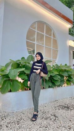 Outfit Hijab Simple, Ootd Kondangan Hijab Styles, Style Hijab Simple, Outfit Kemeja, Ootd Korean Style, Hijab Style Casual, Casual Hijab, Hijab Ootd