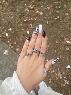 Black and white nails Fall Nails Black And White, Black And White Anime Nails, White Nail Black Design, Black And White Grunge Nails, Easy Acrylic Nail Designs Simple, White Alt Nails, White Emo Nails, Black And White Goth Nails, Black And White Nails Easy