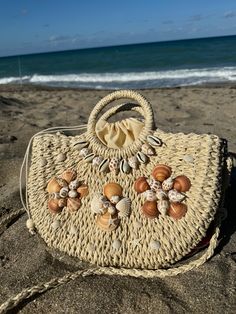 This elegant beach handbag is perfect for an outfit or to go out for dinner. You will get many compliments.  Great for gift giving  It is 100% handmade. Straw material Comes with a removable chain. Size  Bag Length:13 inch, Bag Width:3.1 inch, Bag Height:8.3 inch, Handle Height:3.9 inch, Strap Length:47.2 Beach Handbag, Beach Purse, Inch Bag, Shell Bag, Shell Beach, Summer Bag, Conch Shell, Conch, Beach Bag