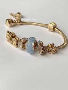 Bracelet Charms Aesthetic, Pandora Bracelet Aesthetic Gold, Pandora Gold Charm Bracelet, Pandora Charm Bracelet Aesthetic, Pandora Bracelet Aesthetic, Gold Pandora Bracelet, Pandora Bracelet Ideas, Gold Pandora, Pandora Bracelet Charms Ideas