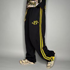 Vintage Skater Sweatpants Black Yellow Polyester Baggy Wide Leg Flare Buttons Y2K Skate / Streetwear Great Condition: 9/10 Men's Size: Large My Hands in Pockets = It has Pockets No Hands in Pockets = Does Not Have Pockets Drawstring Will be Visible in Forward Pic, if not Visible it Does Not Have a Drawstring About me: I am 6' 0" for reference I generally wear a Large (32" inseam) I Model XS to 2XL sweatpants, I find that you can often size up or down with 95% of sweatpants and they fit the same Sporty Yellow Sweatpants For Streetwear, Yellow Sporty Sweatpants For Streetwear, Yellow Relaxed Fit Bottoms For Streetwear, Baggy Sportswear Pants For Streetwear, Baggy Yellow Pants For Streetwear, Casual Yellow Sweatpants For Streetwear, Yellow Sweatpants With Pockets For Streetwear, Yellow Baggy Pants For Streetwear, Yellow Urban Streetwear Bottoms