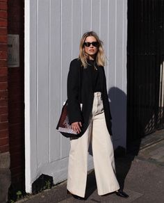 Fall Dress Pants, Easy Wide Leg Pants, Cream Jeans Outfit, White Jeans Outfit Winter, Cream Wide Leg Trousers, Wide Leg Outfit